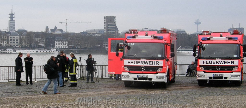 Neue LF`s fuer Koeln Uebergabe in Koeln Deutz an den Wachen  P009.JPG
